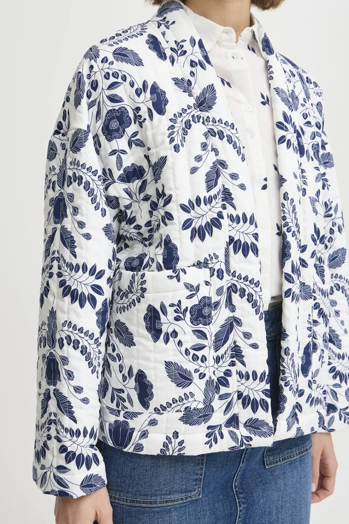 BYDAIMA KIMONO - Med Blue Flower