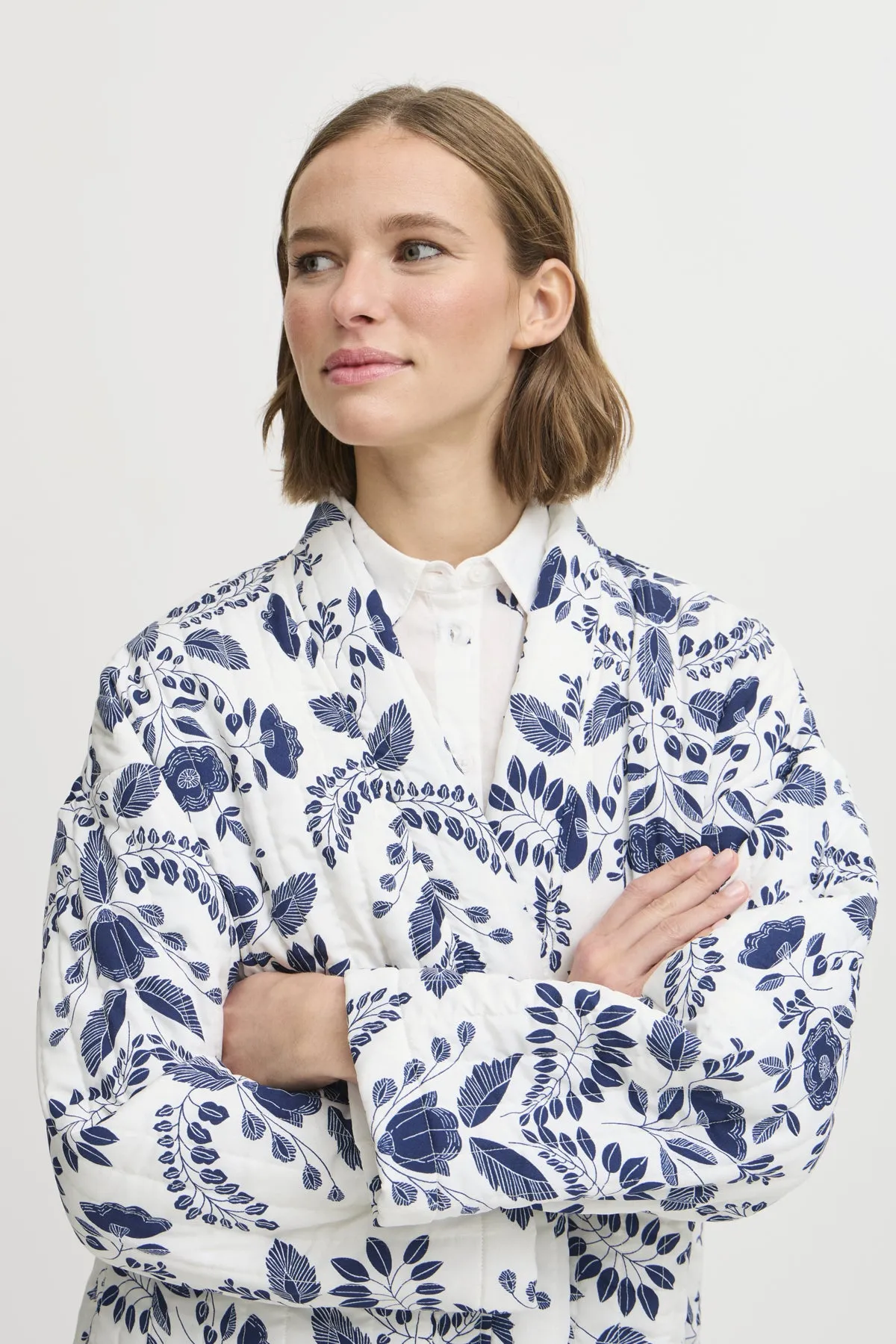 BYDAIMA KIMONO - Med Blue Flower