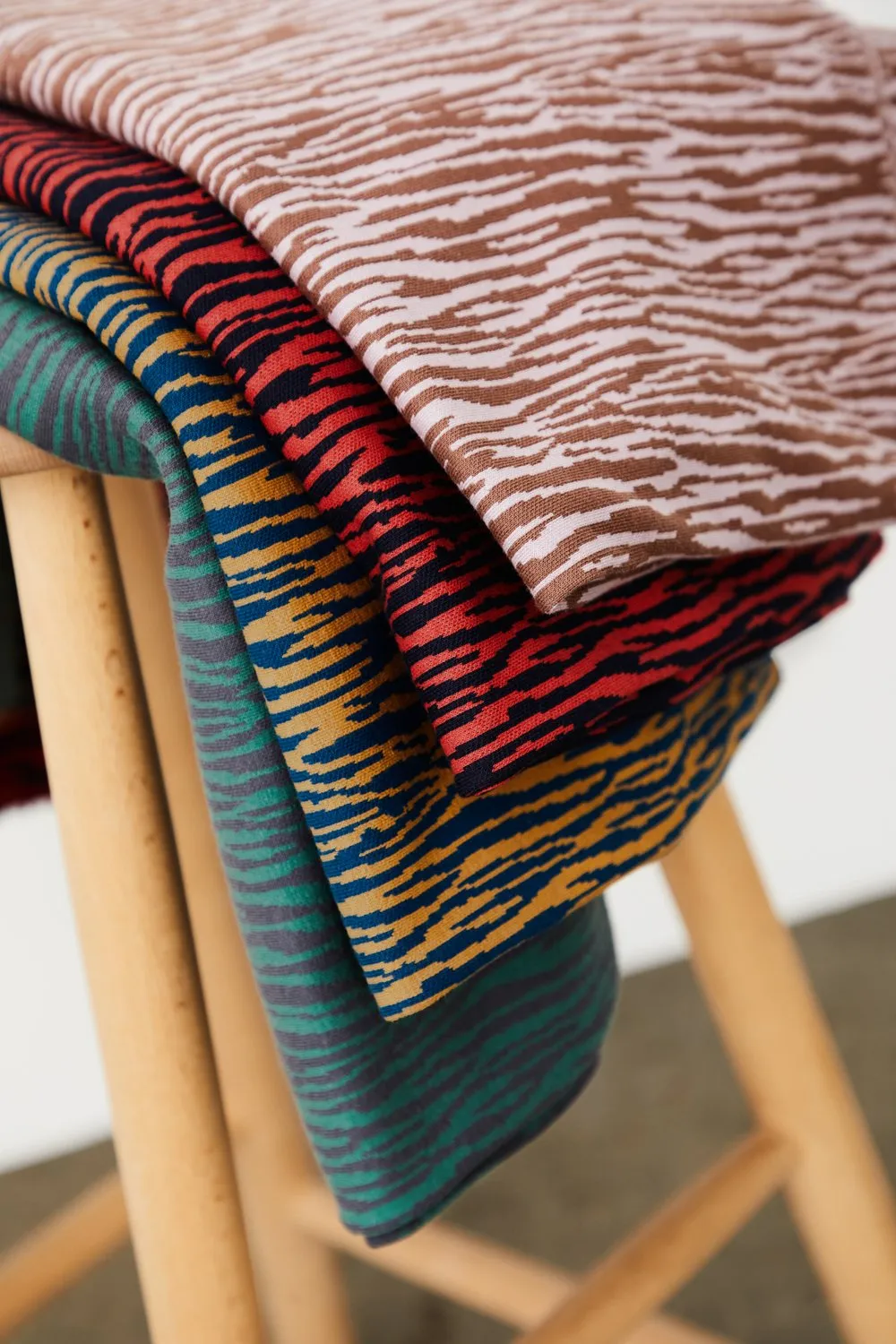REMNANT 0.34 Metre - Mind The MAKER - Organic Bark Jacquard Dusty Brown and Lilac