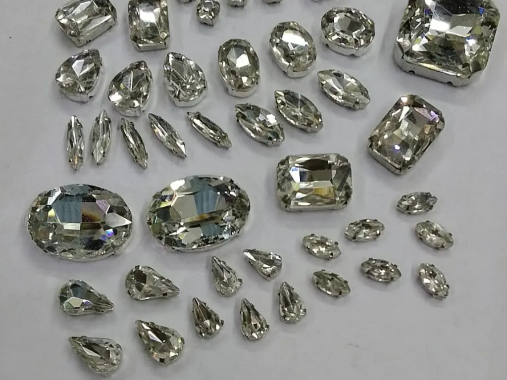 Silver Assorted Glass Stones With Catcher (Wholesale)