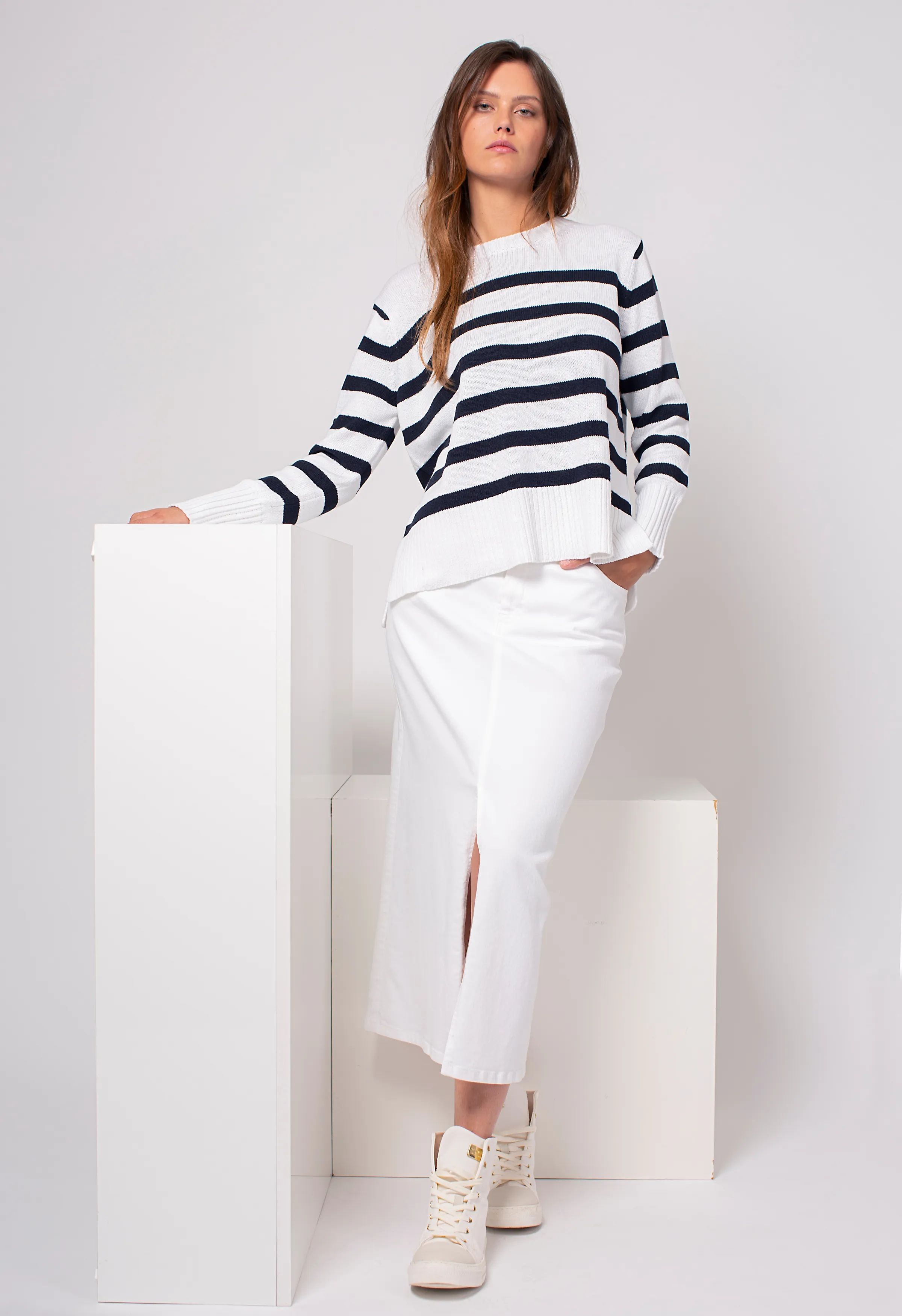 WHITE DENIM FRONT SPLIT SKIRT MERYN